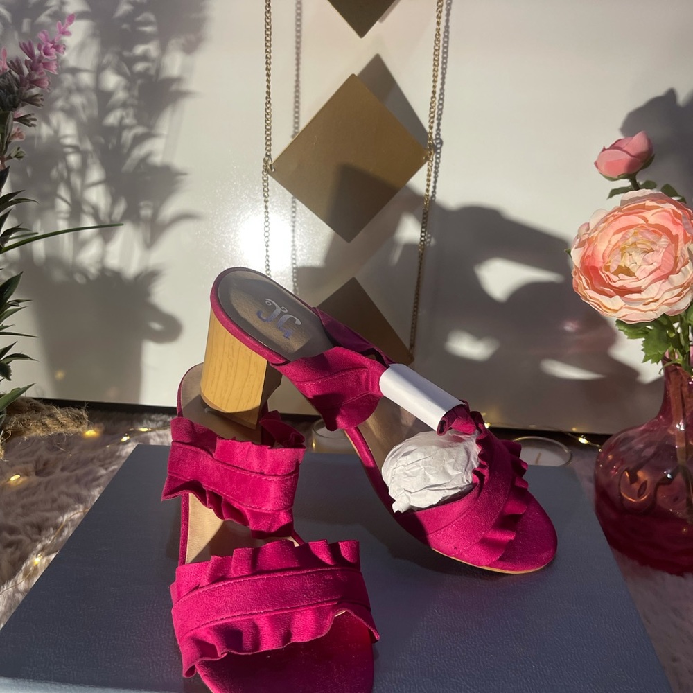 Fuchsia heels - Picture 3 of 6